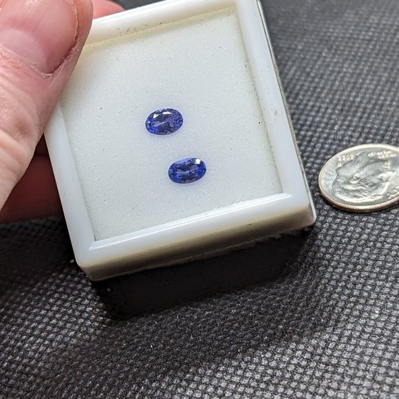 Matching tanzanite stones set of 2 .30ct at minimum - Picture 2 of 4